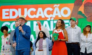 lula-mantem-disposicao-para-o-dialogo,-mas-critica-recusa-de-trump