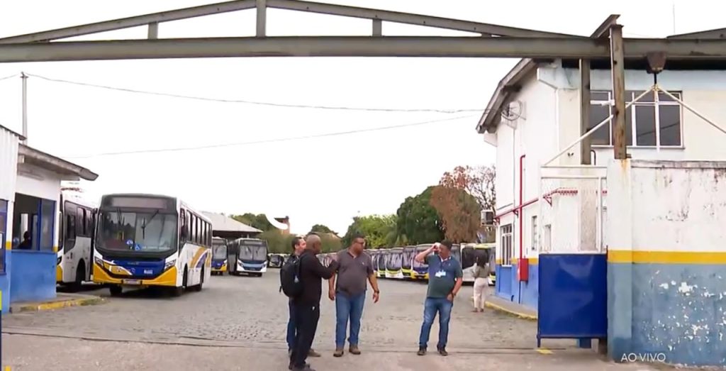 motoristas-da-viacao-tres-amigos-fazem-greve-e-param-11-linhas-de-onibus-da-zona-norte