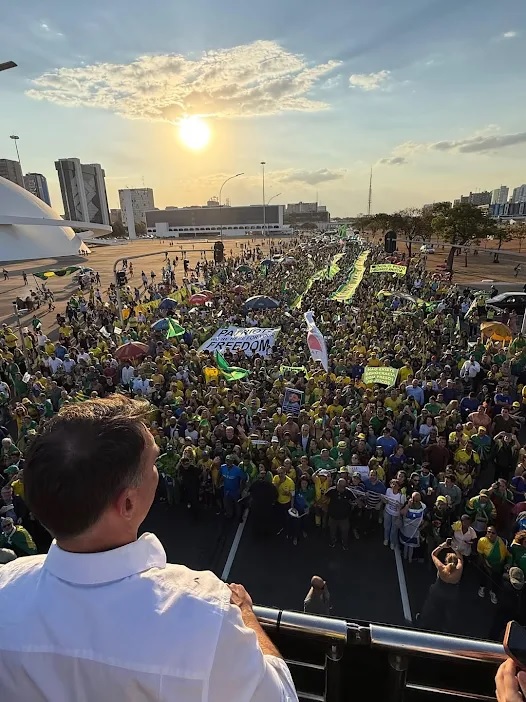marcha-pela-anistia-em-brasilia-mobiliza-apoiadores-de-bolsonaro-de-forma-pacifica