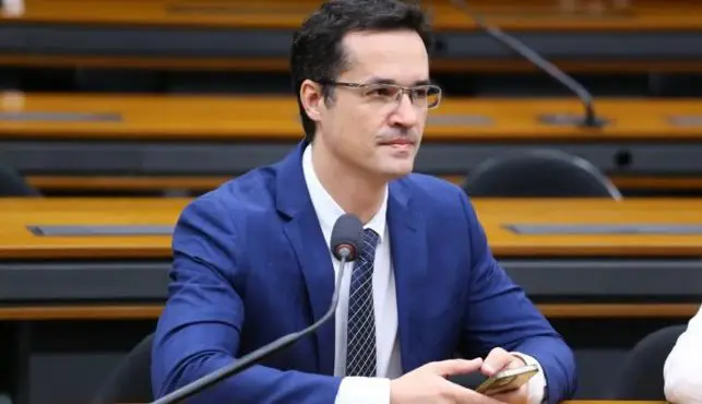 dallagnol-diz-“moraes-esta-sentado-sobre-pedido-de-soltura-de-bolsonaro-ha-16-dias”