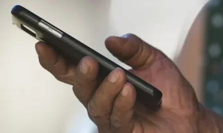 policia-intima-mais-de-4,2-mil-usuarios-de-celulares-roubados-ou-furtados-no-rio