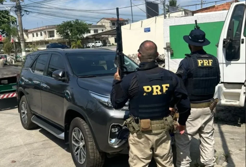 prf-recupera-carro-roubado-na-br-465-em-seropedica