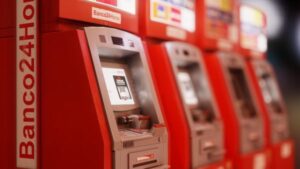 policia-prende-dois-homens-por-fraude-em-caixas-eletronicos-em-copacabana