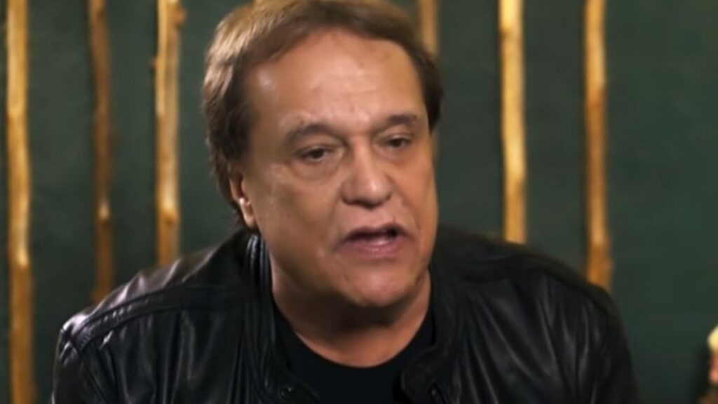 corpo-de-dennis-carvalho-e-velado-em-cemiterio-no-caju;-cerimonia-e-restrita-a-familia-e-amigos