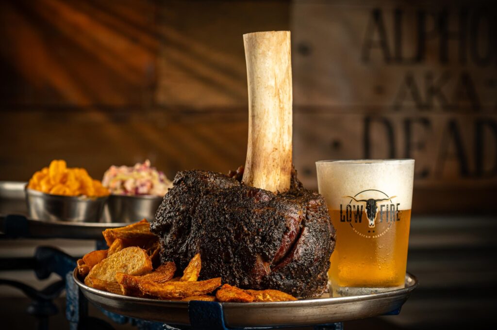 low-fire-smokehouse-lanca-hammer-steak-e-reforca-clima-de-american-bbq-no-centro-do-rio