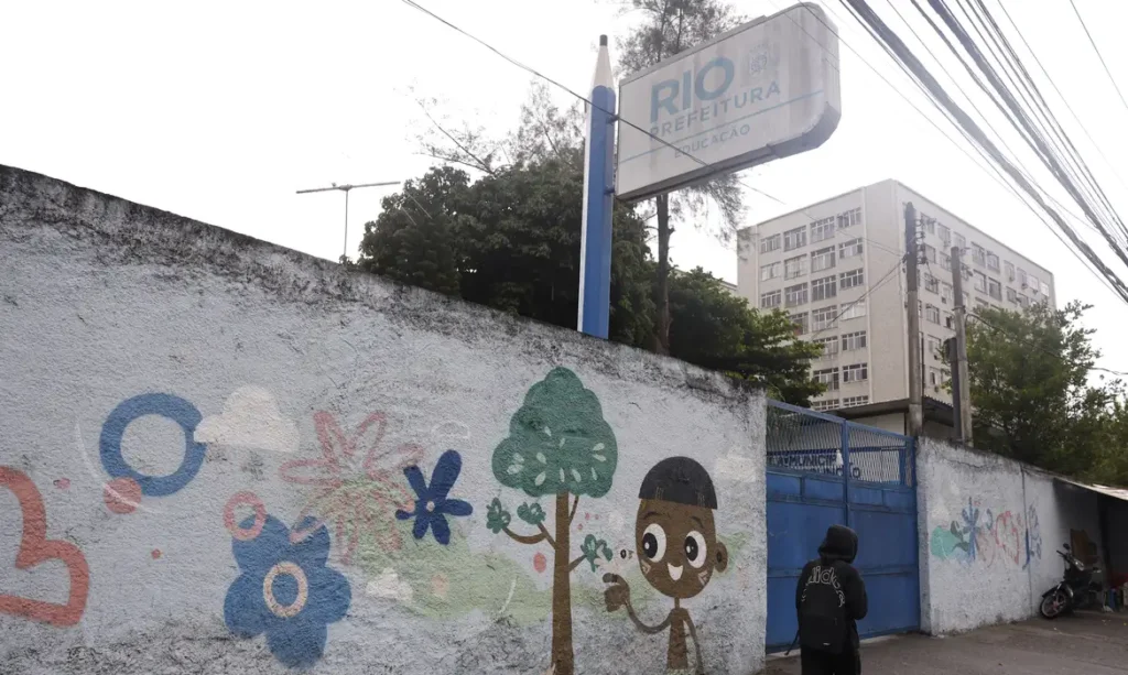 violencia-armada-no-rio-compromete-o-trajeto-para-a-escola-de-190-mil-alunos