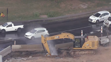 retroescavadeira-atinge-tubulacao-e-provoca-vazamento-no-trevo-das-margaridas