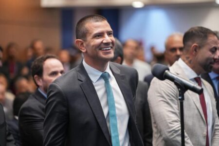 douglas-ruas-(pl)-e-eleito-presidente-da-alerj-com-44-votos;-oposicao-boicotou-a-eleicao