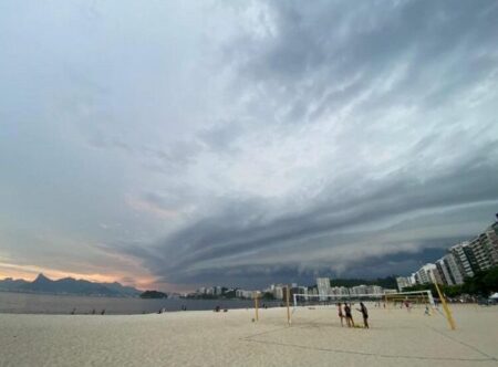 fim-de-semana-no-rio-sera-de-calor-e-chuva,-com-risco-de-temporais-no-sabado-e-melhora-no-domingo