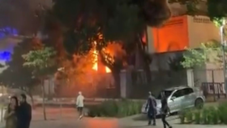 incendio-atinge-area-externa-do-edificio-touring,-na-praca-maua;-veja-o-video