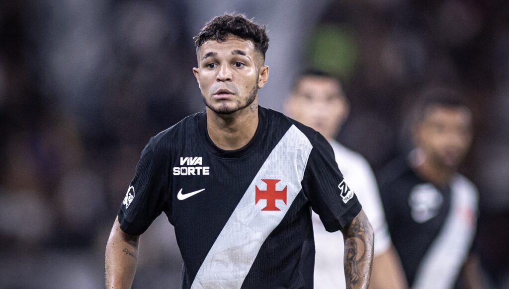 vasco:-adson-tem-boa-atuacao-em-vitoria-sobre-o-sao-paulo-e-pode-ser-titular-contra-o-paysandu
