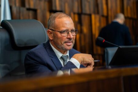 projeto-para-proibir-escolas-de-impedirem-matriculas-de-alunos-que-usam-fraldas-avanca-na-alerj