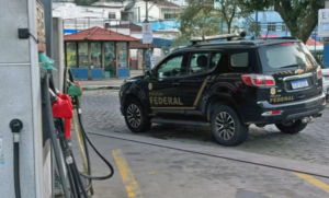 pf-investiga-esquema-de-lavagem-de-dinheiro-do-jogo-do-bicho-em-postos-de-combustivel-no-rio
